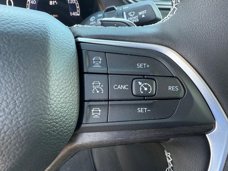 Jeep Grand Cherokee Vehicle Image 09