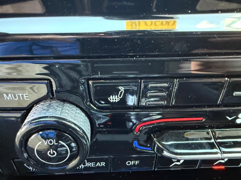 Jeep Grand Cherokee Vehicle Image 11