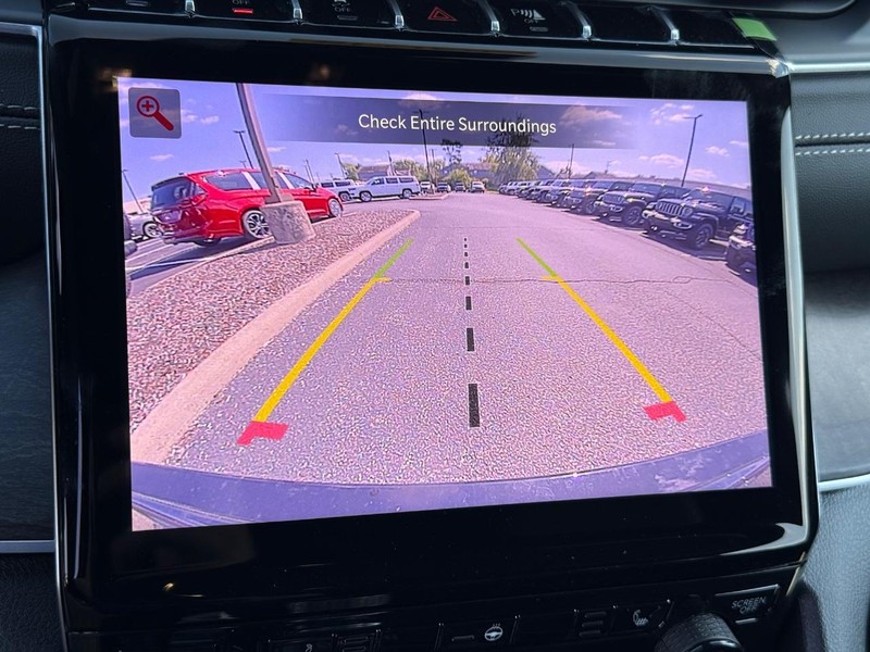 Jeep Grand Cherokee Vehicle Image 13