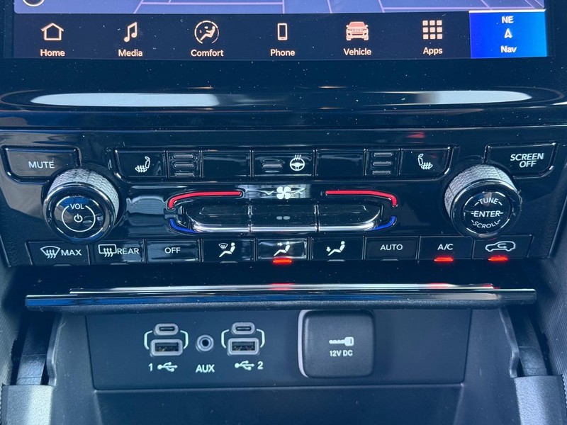 Jeep Grand Cherokee Vehicle Image 14