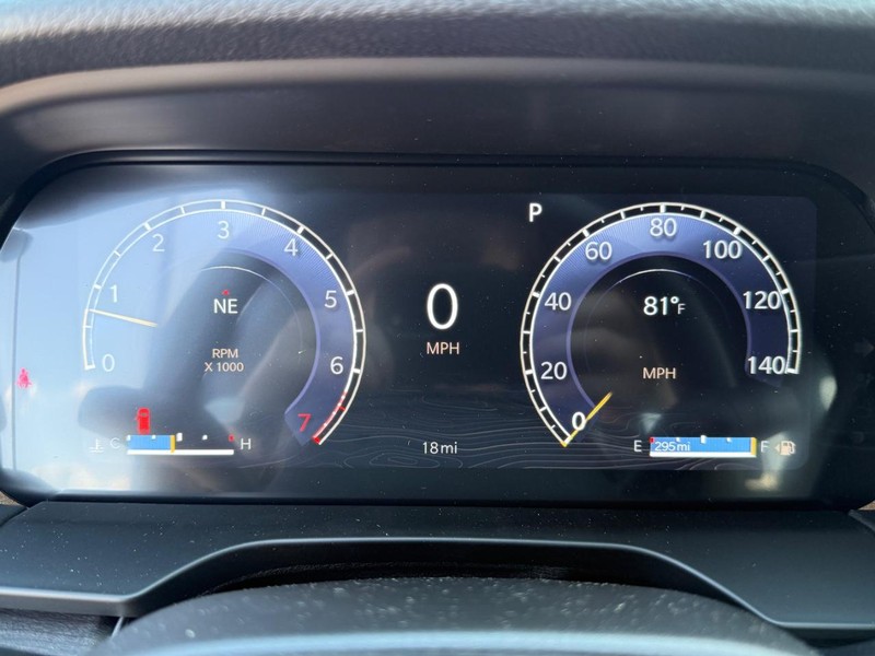 Jeep Grand Cherokee Vehicle Image 18