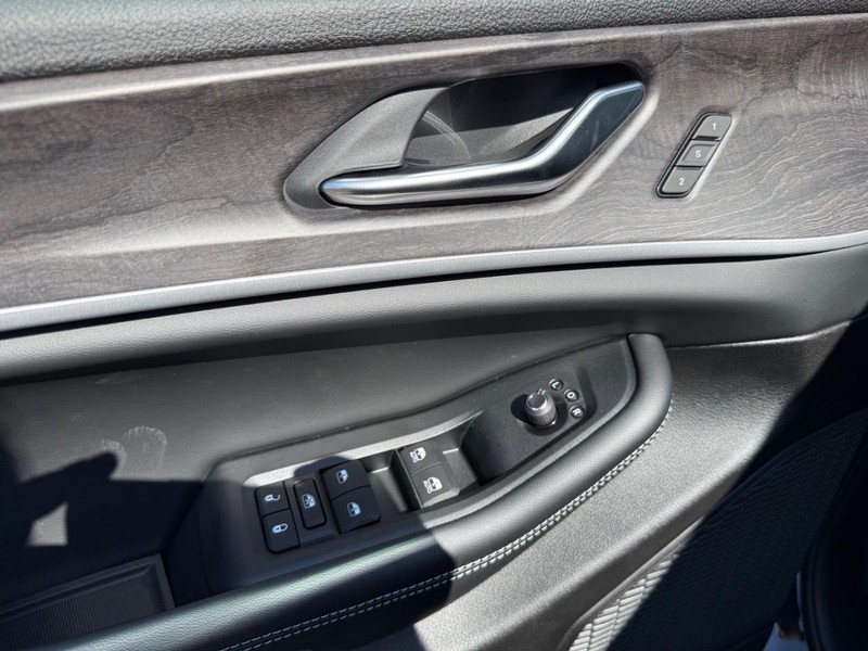 Jeep Grand Cherokee Vehicle Image 20