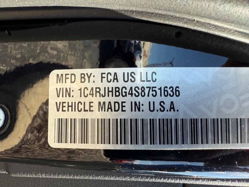 Jeep Grand Cherokee Vehicle Image 22