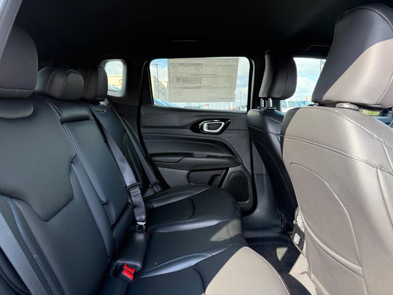 Jeep Compass Vehicle Image 04