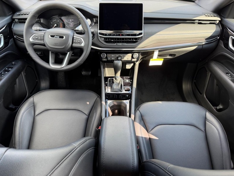 Jeep Compass Vehicle Image 05