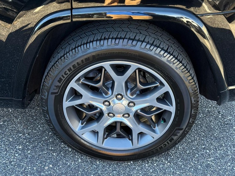 Jeep Grand Cherokee Vehicle Image 06