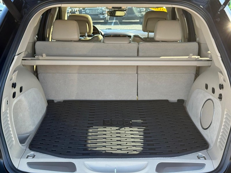 Jeep Grand Cherokee Vehicle Image 07