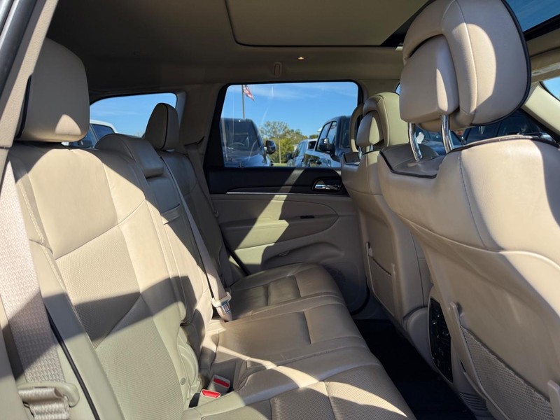 Jeep Grand Cherokee Vehicle Image 11