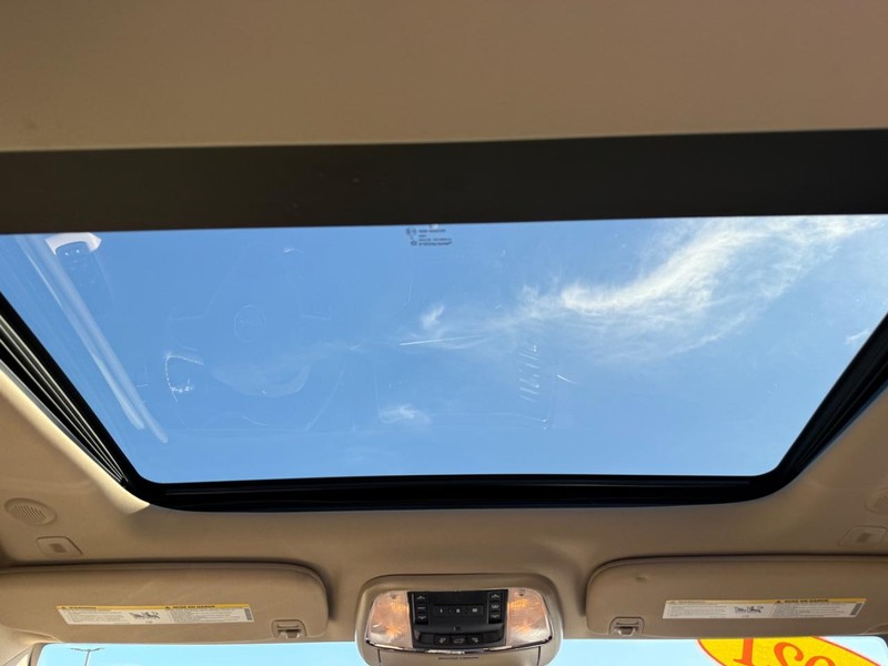 Jeep Grand Cherokee Vehicle Image 12