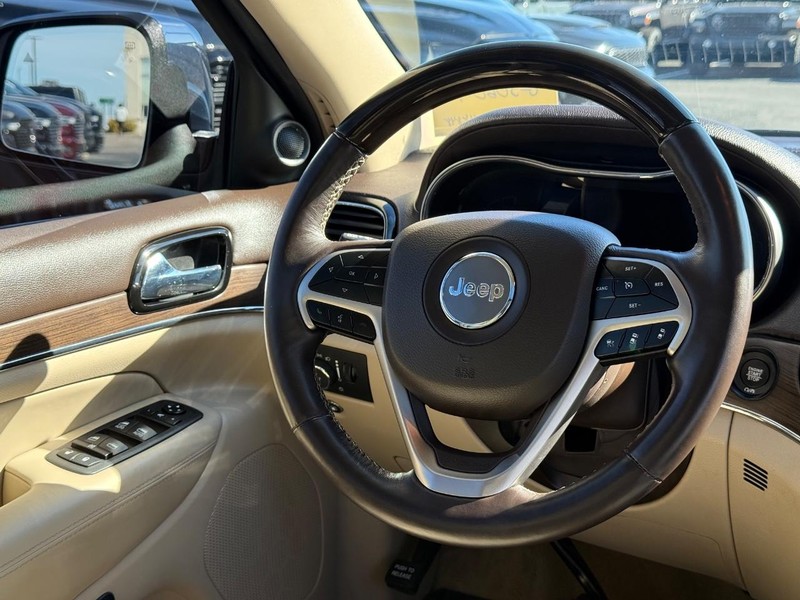 Jeep Grand Cherokee Vehicle Image 14