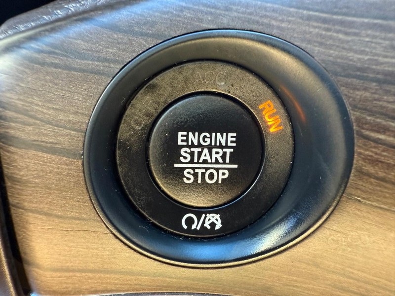 Jeep Grand Cherokee Vehicle Image 17