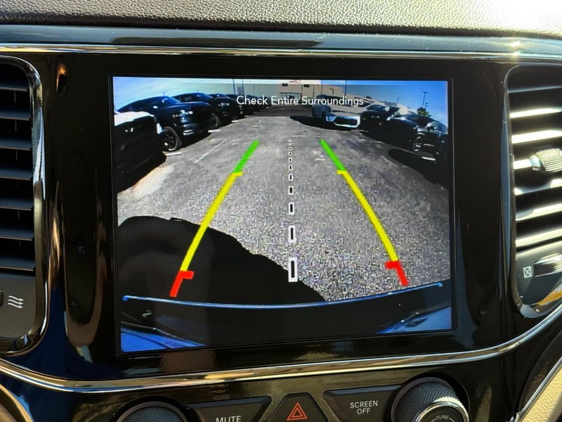 Jeep Grand Cherokee Vehicle Image 18