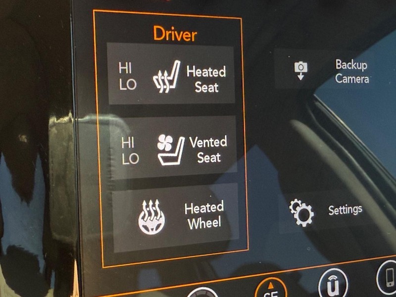 Jeep Grand Cherokee Vehicle Image 19