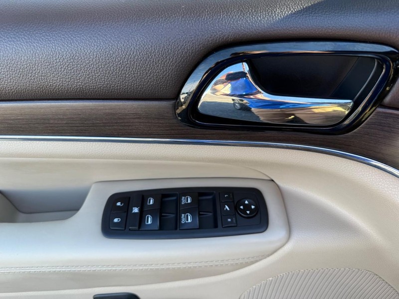 Jeep Grand Cherokee Vehicle Image 27