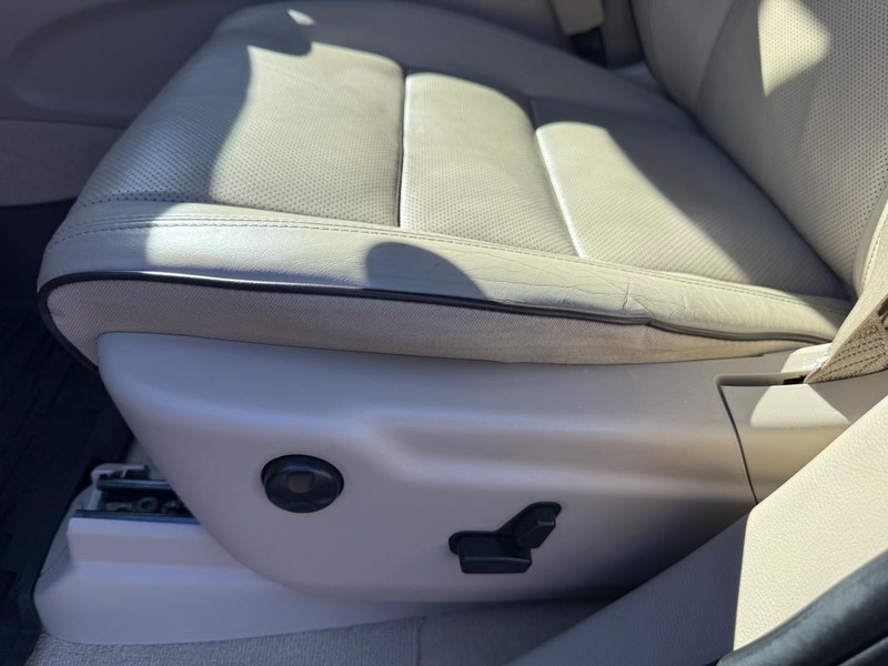 Jeep Grand Cherokee Vehicle Image 28