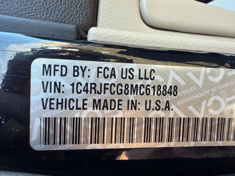 Jeep Grand Cherokee Vehicle Image 29