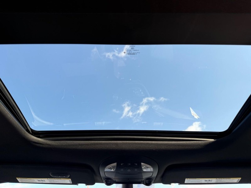 Chrysler Pacifica Vehicle Image 06