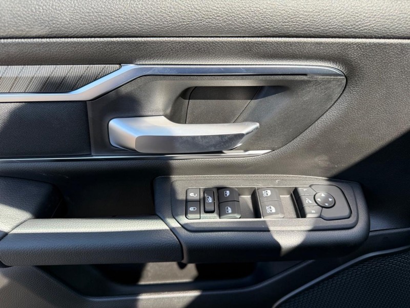 Ram 1500 Vehicle Image 16