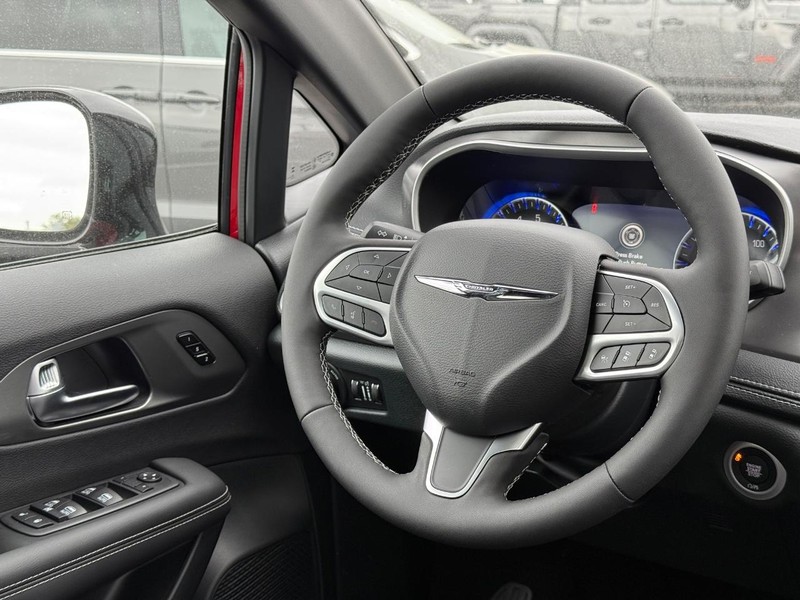 Chrysler Pacifica Vehicle Image 08