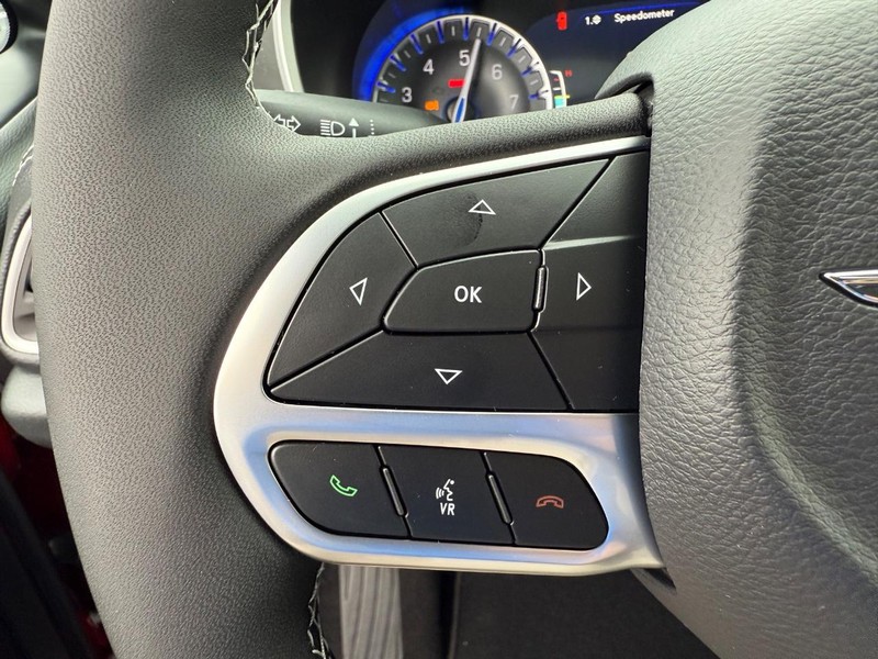 Chrysler Pacifica Vehicle Image 09