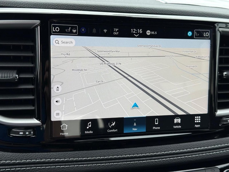 Chrysler Pacifica Vehicle Image 12