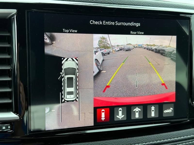 Chrysler Pacifica Vehicle Image 13