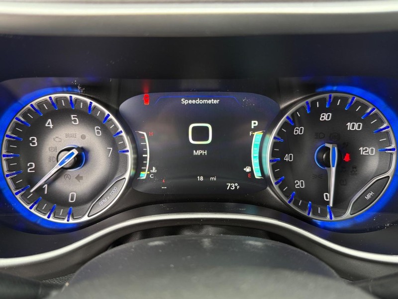 Chrysler Pacifica Vehicle Image 17