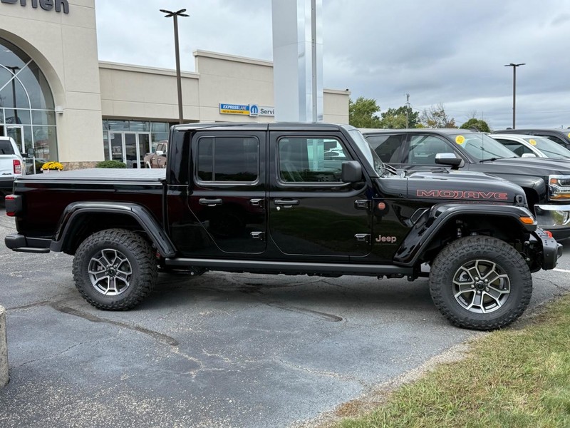 Jeep Gladiator Vehicle Image 02