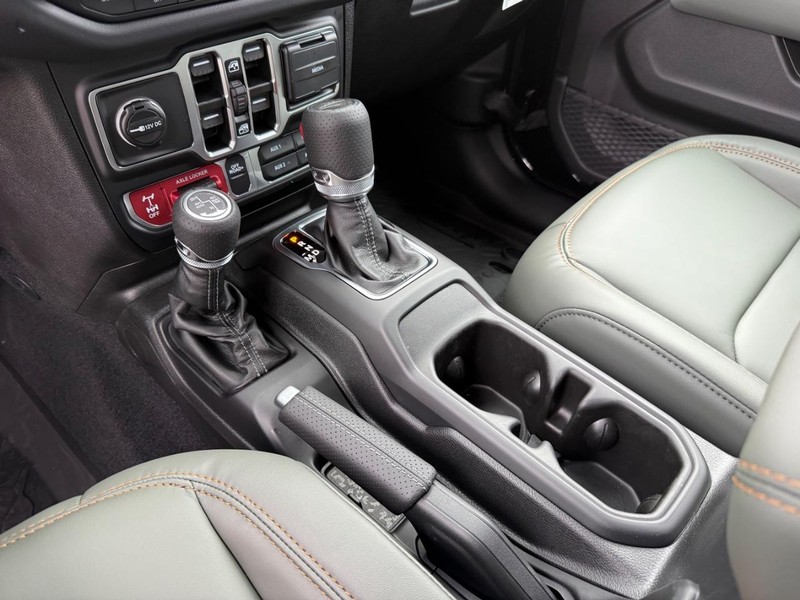 Jeep Gladiator Vehicle Image 14