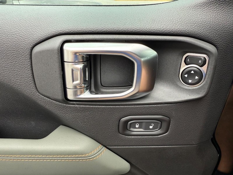 Jeep Gladiator Vehicle Image 18