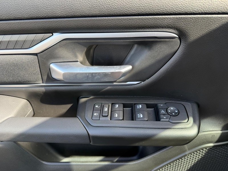 Ram 1500 Vehicle Image 16