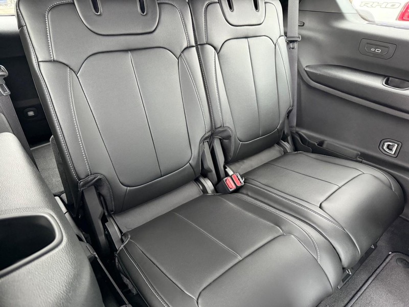 Jeep Grand Cherokee L Vehicle Image 05