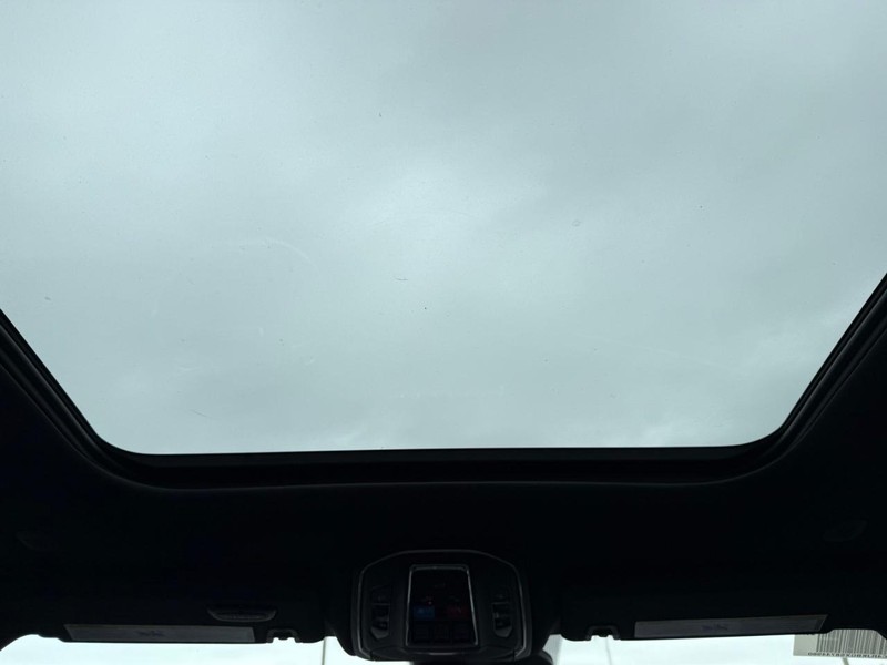 Jeep Grand Cherokee L Vehicle Image 06