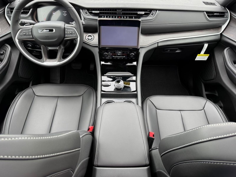 Jeep Grand Cherokee L Vehicle Image 07