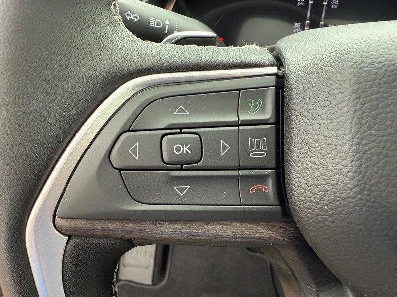 Jeep Grand Cherokee L Vehicle Image 09