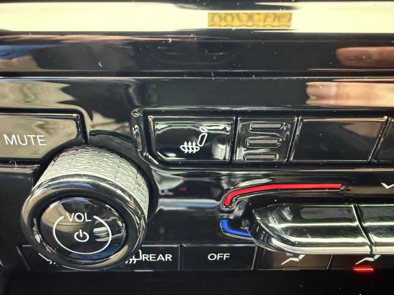 Jeep Grand Cherokee L Vehicle Image 12