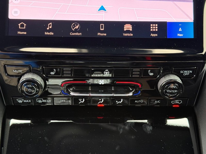 Jeep Grand Cherokee L Vehicle Image 15