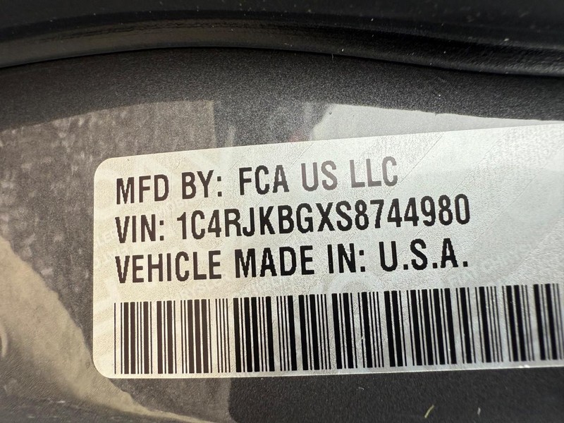 Jeep Grand Cherokee L Vehicle Image 23