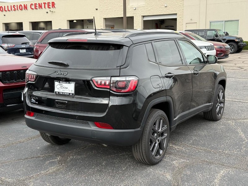 Jeep Compass Vehicle Image 03