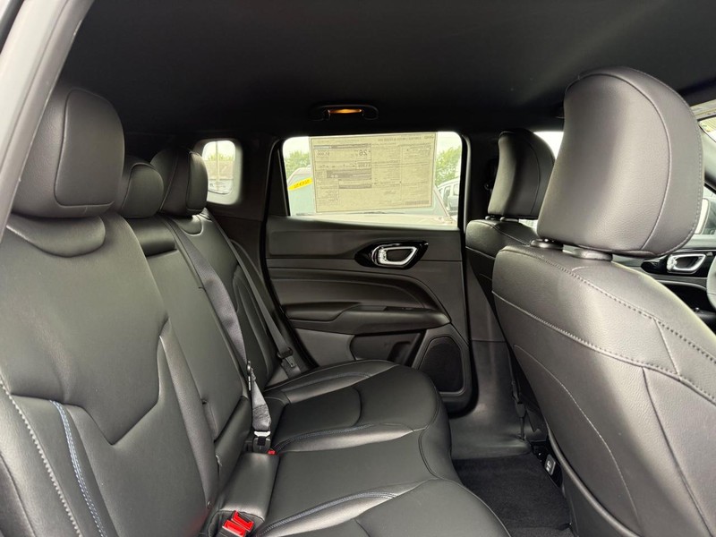 Jeep Compass Vehicle Image 04