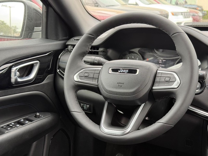 Jeep Compass Vehicle Image 06