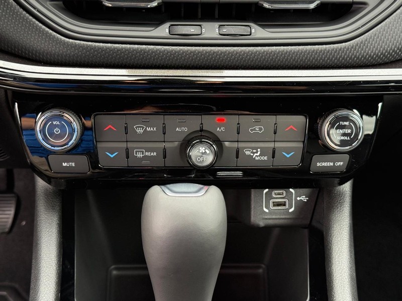 Jeep Compass Vehicle Image 12