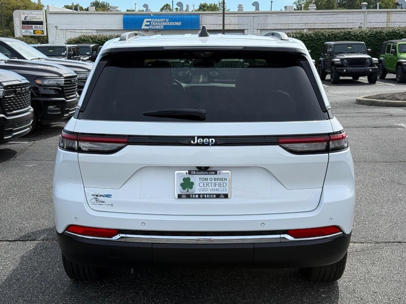 Jeep Grand Cherokee 4xe Vehicle Image 04