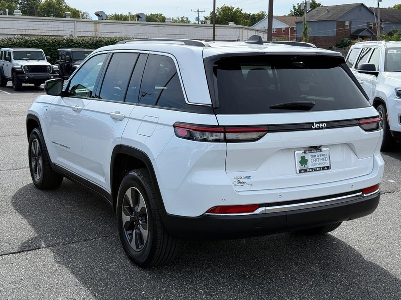 Jeep Grand Cherokee 4xe Vehicle Image 05