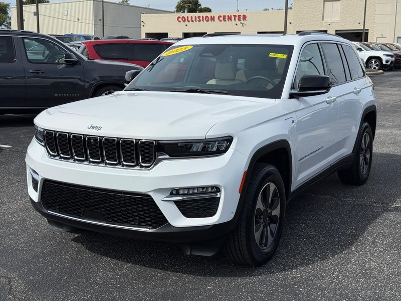 Jeep Grand Cherokee 4xe Vehicle Image 09