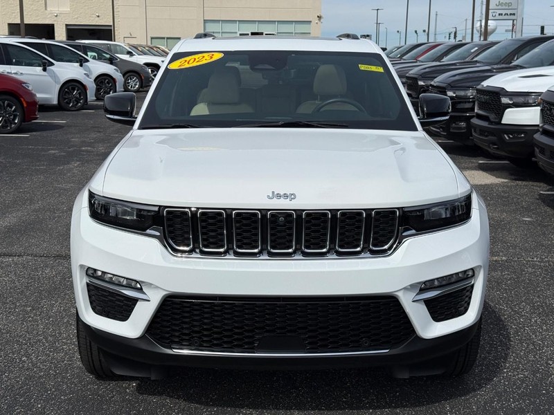 Jeep Grand Cherokee 4xe Vehicle Image 10