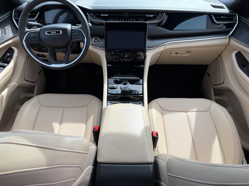 Jeep Grand Cherokee 4xe Vehicle Image 13