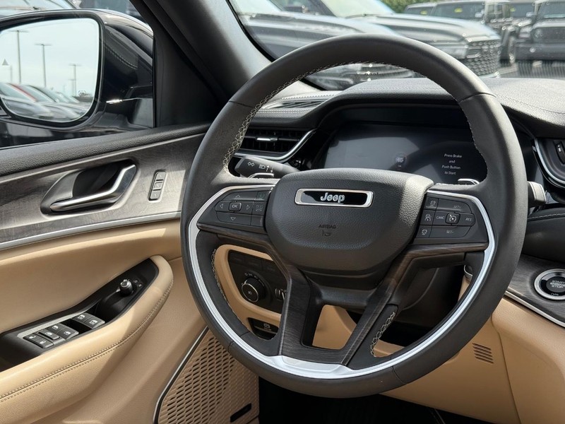 Jeep Grand Cherokee 4xe Vehicle Image 14