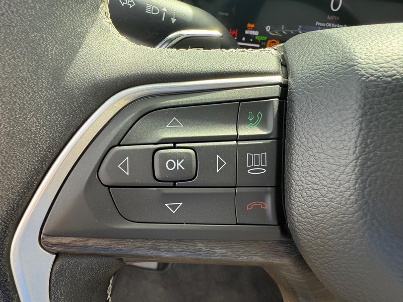Jeep Grand Cherokee 4xe Vehicle Image 15