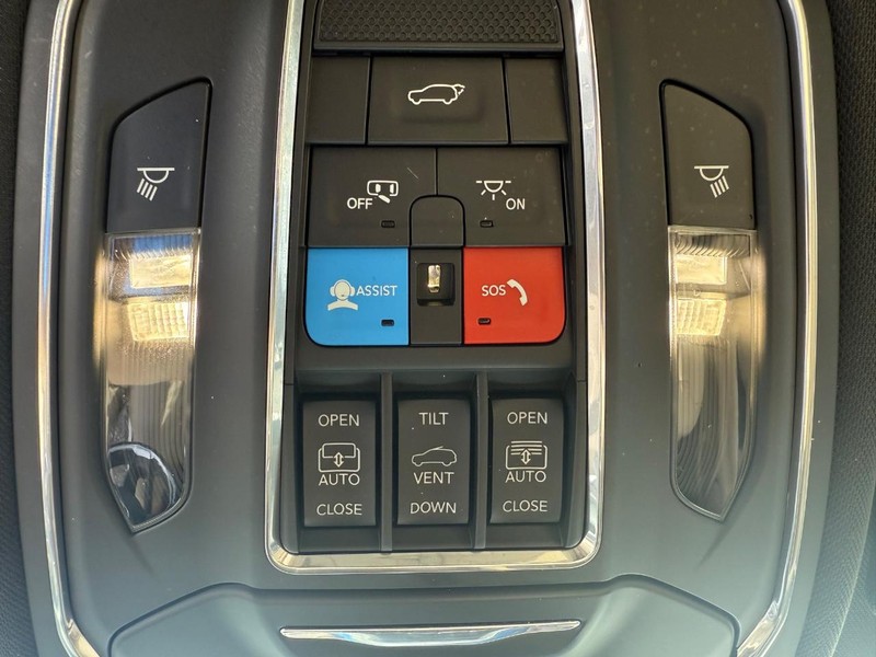 Jeep Grand Cherokee 4xe Vehicle Image 24